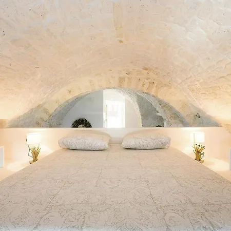 - Iap021004-a * Ostuni